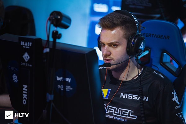 给出更贴近 给出更贴近